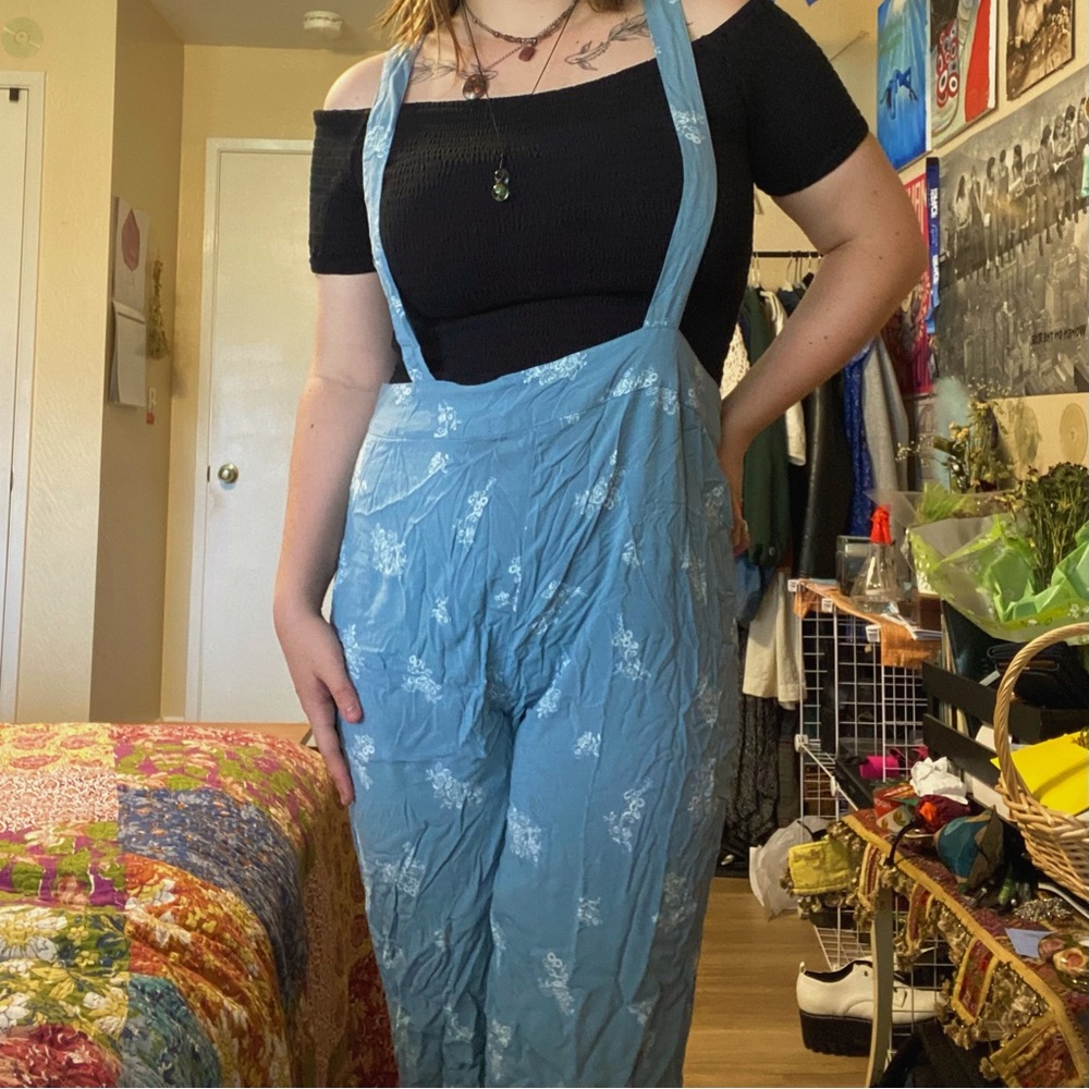 blue floral overalls! 💟🪩